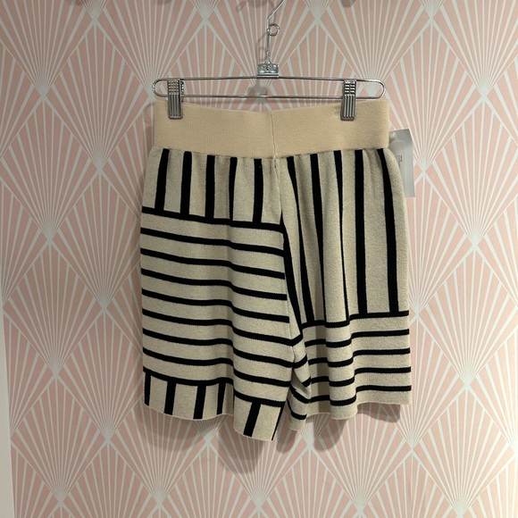 Geometric Sweater Shorts - Picture 3 of 3